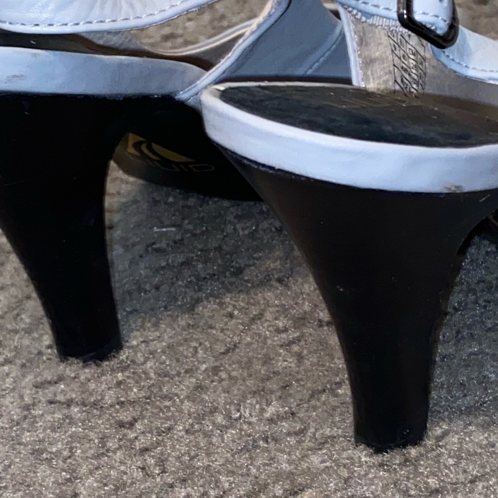 LIUID HEELS - Picture 3 of 5